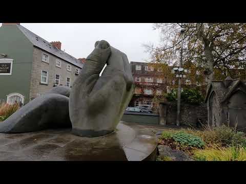 Walking in a nice town: Ennis, County Clare