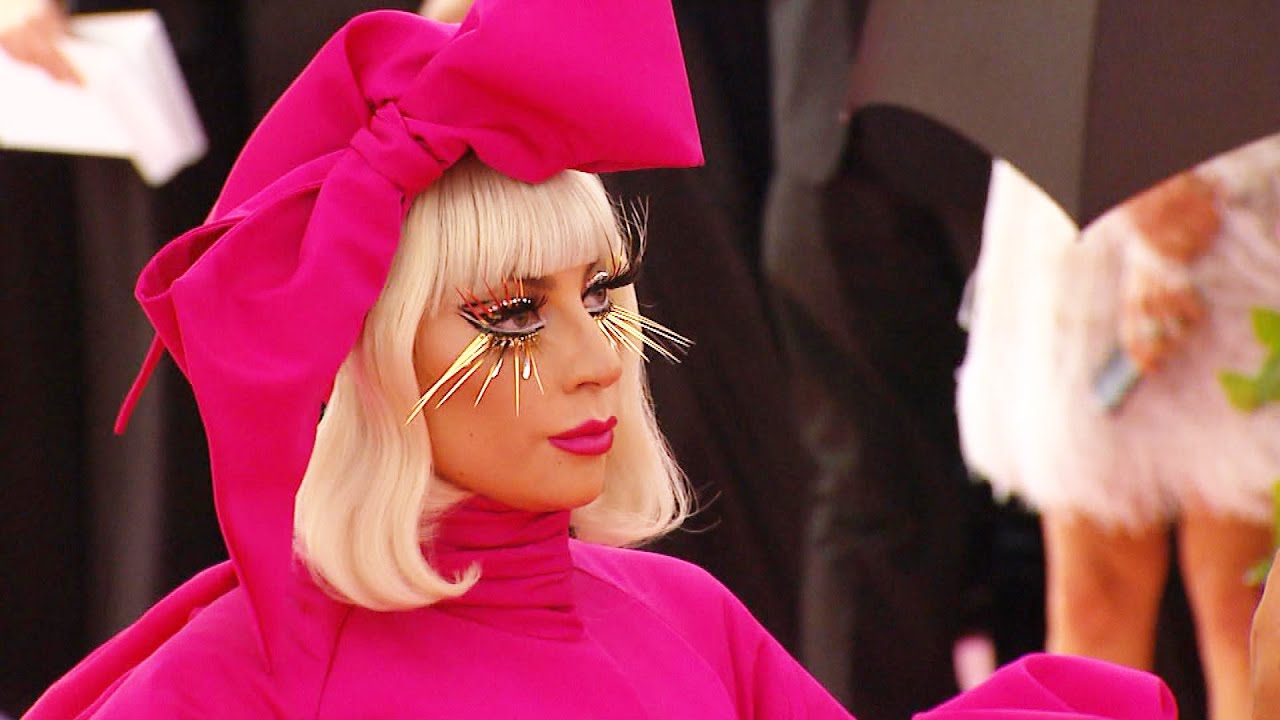 WATCH the Most ICONIC Met Gala Arrival Looks Over the Years (Flashback)