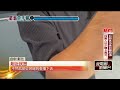 騎士閃車急煞重摔！ 卡車底頭「險遭輾」路人嚇壞