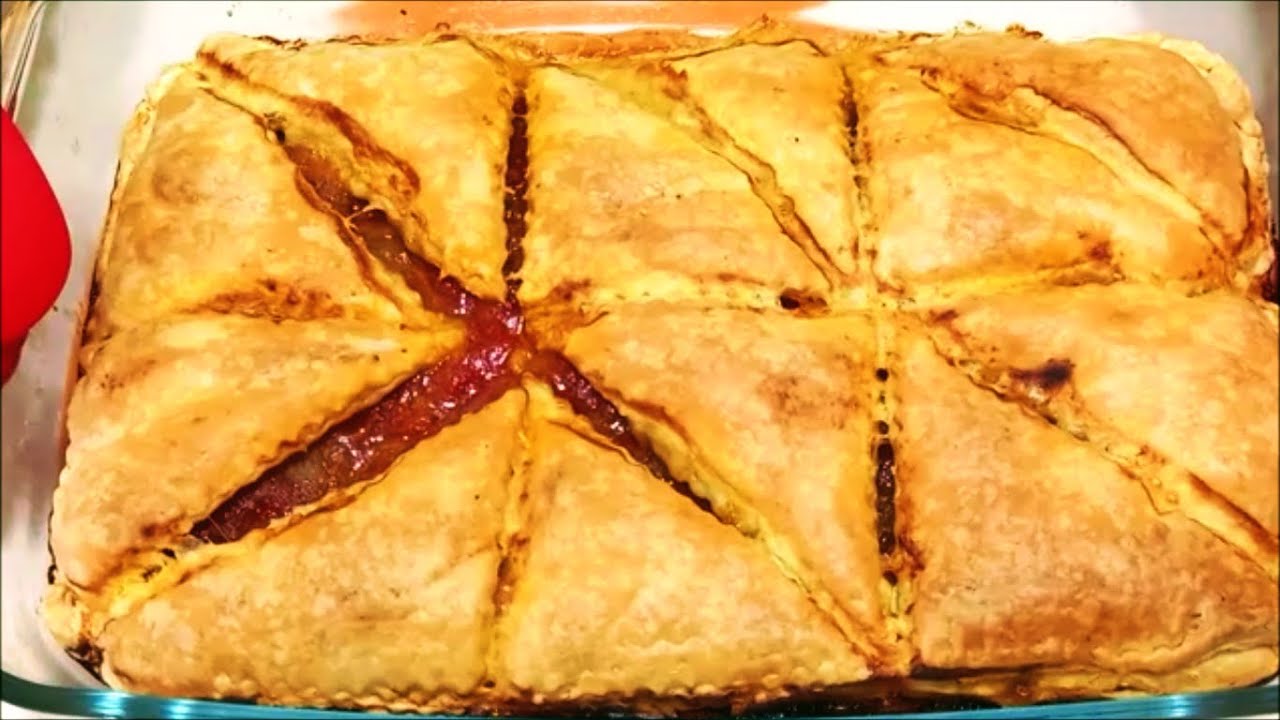 Byrek me qepë, domate  e petë sfoliat nga Gatuaj me Marjanën