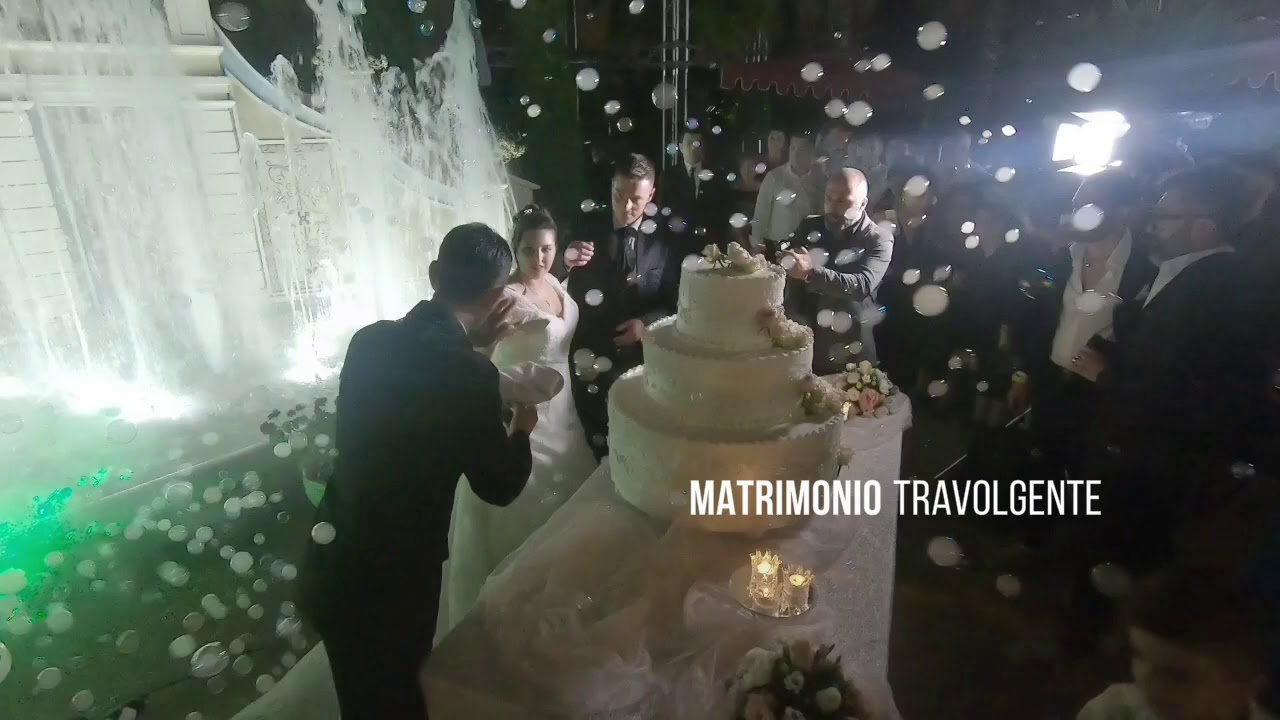 Taglio Torta con Coreografia di Bolle di sapone - Matrimonio Travolgente -  Animazione Matrimoni. 