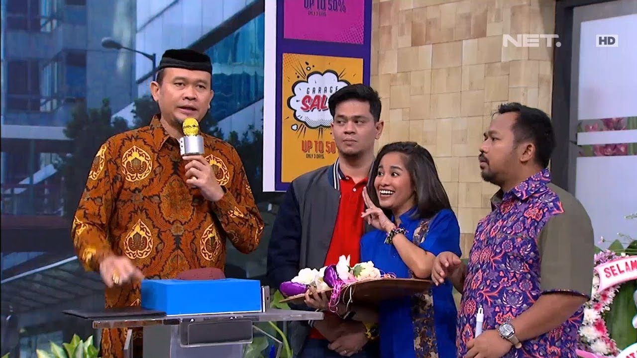 Peresmian Toko Cak Lontong yang Diganggu Banyak Orang