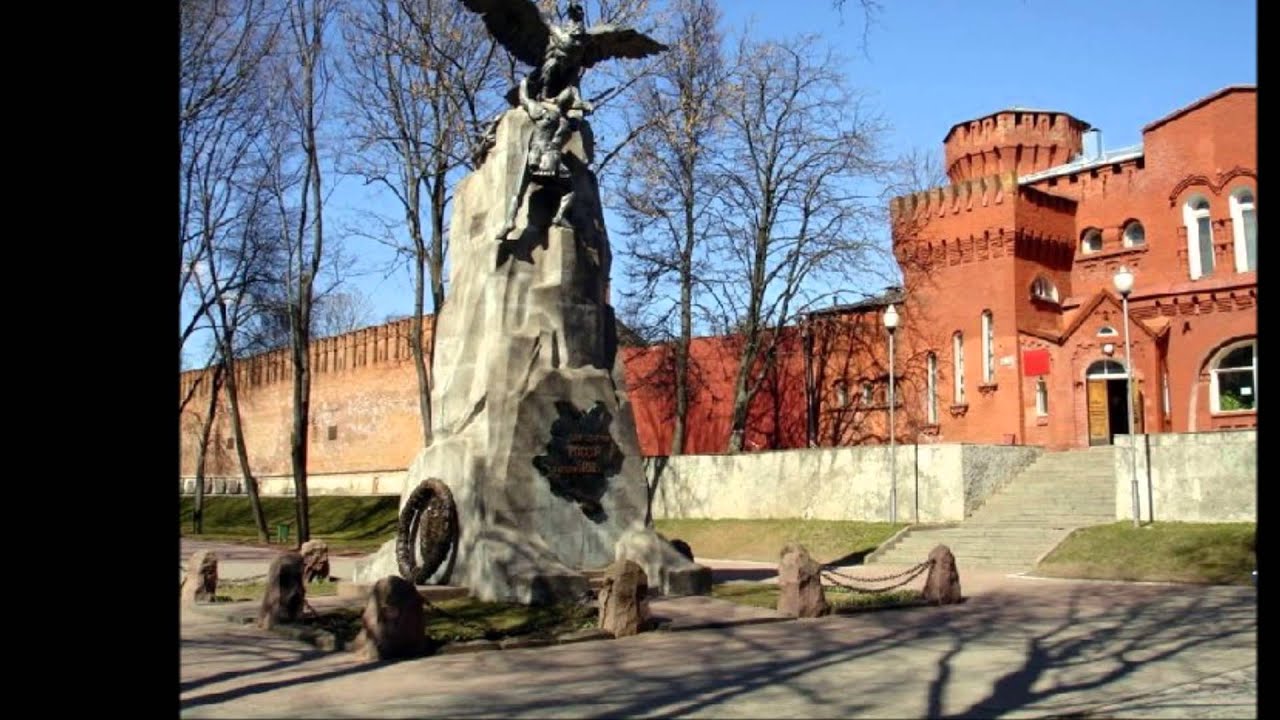 Страна города смоленск. Памятник героям 1812 года в Смоленске. Город Смоленск памятники город герой. Г Смоленск достопримечательности. Смоленск памятники архитектуры.