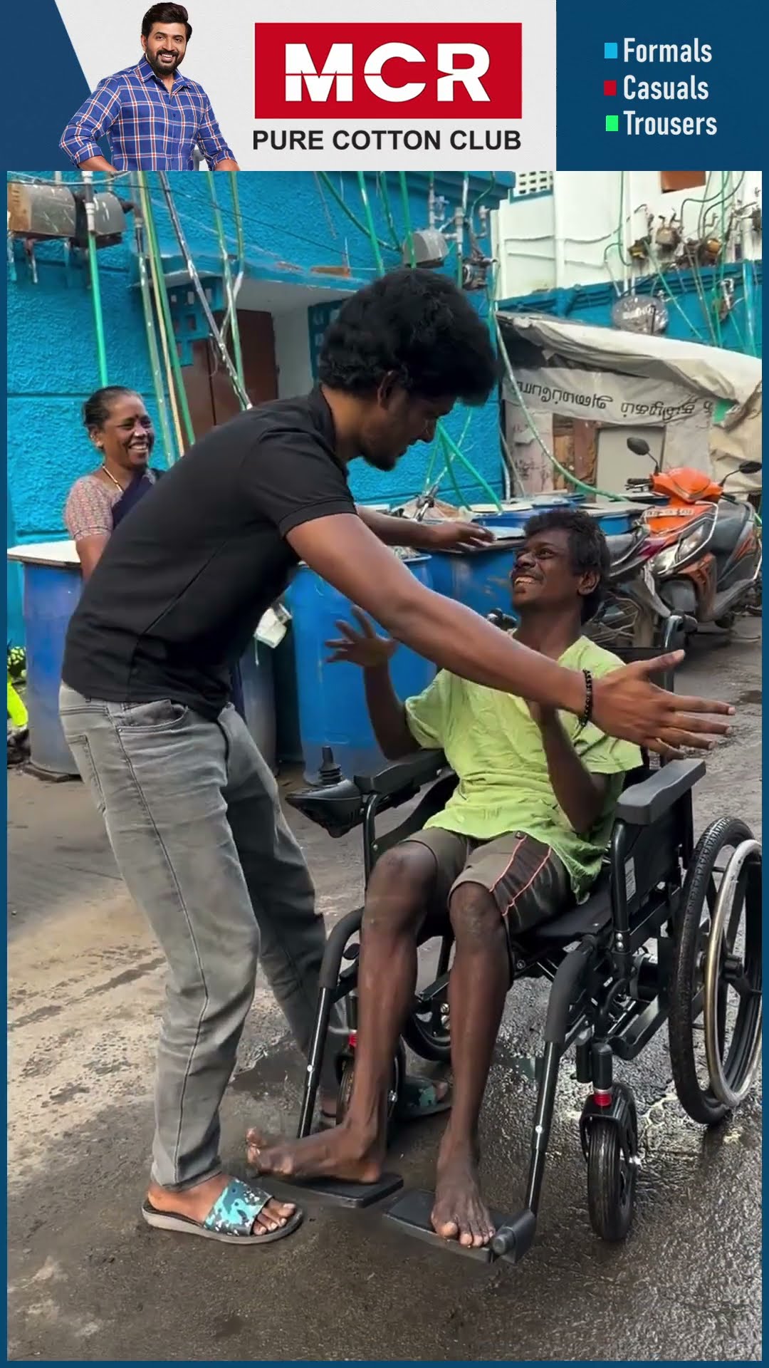 'இங்க பாத்தியா டா செல்லம்' ? மாற்றுத்திறனாளி பையனுக்கு உதவிய KPY Bala