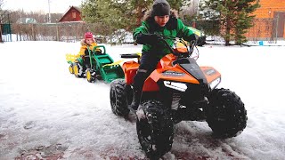 Веселые братья Лев и Глеб помогают папе Катаются на мощном Тракторе Экскаваторе Застряли в снегу
