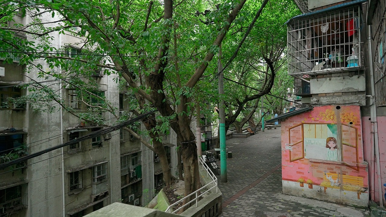 Walking through old neighborhoods in Chongqing, China. Qianjinpo前进坡, Laoshuangbei老双碑,Tuanjieba团结坝・4K