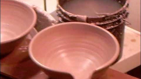 SIMON LEACH POTTERY  ~  Pouring lips on kitchen bowls !