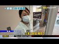 早餐店闆娘「鐵頭功」撞爆玻璃門 外送員嚇壞@newsebc