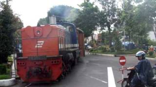 Feeder train from Wonogiri, passing Slamet Riyadi street