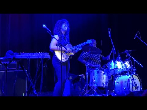 Putar When It's Right (Live) - Jackie Venson