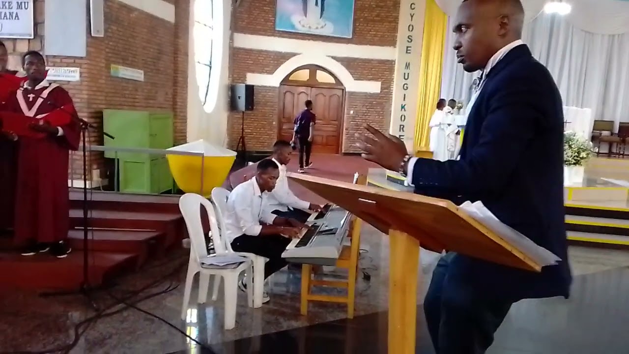 TUGUTUYE ABA BAGENI  by Chorale st Dominique Cathedral Kibungo