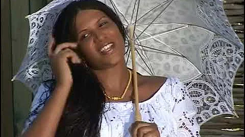 Paméla POMMIER chante le titre "Véyé" issu de du single "Véyé".