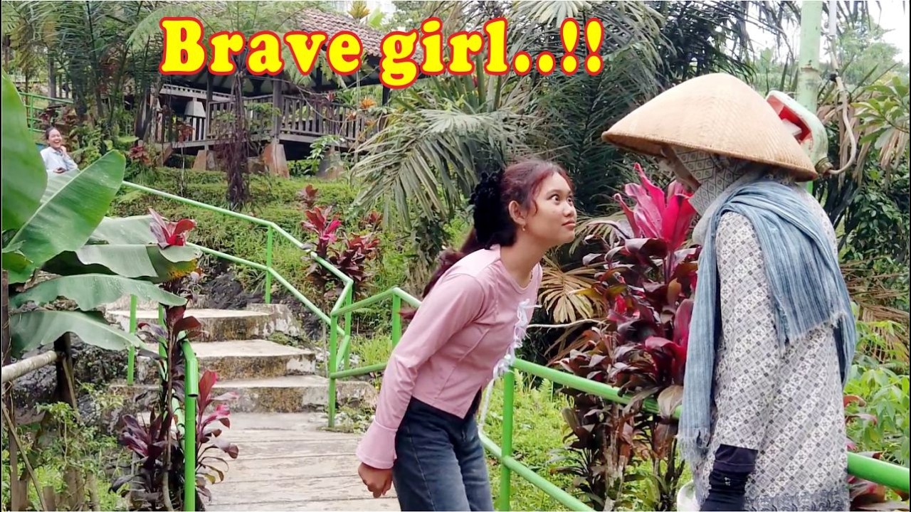 Dia adalah wanita pemberani..!! Zombie prank