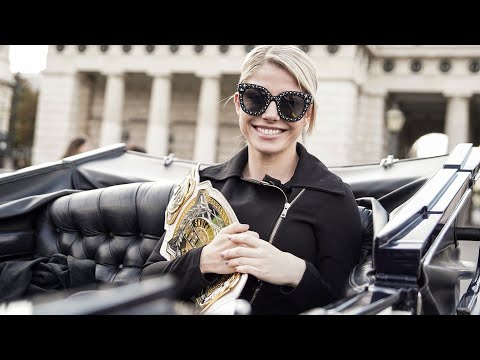 Alexa Bliss explores beautiful Vienna on a carriage ride
