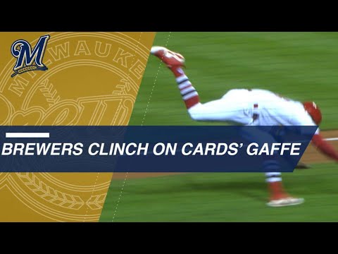 Brewers clinch after Cardinals' baserunning gaffe