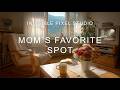 Mom’s Favorite Spot — 4K Relaxing Loop | Mother’s Day, Cozy Living Room, Nostalgic Evening Ambience