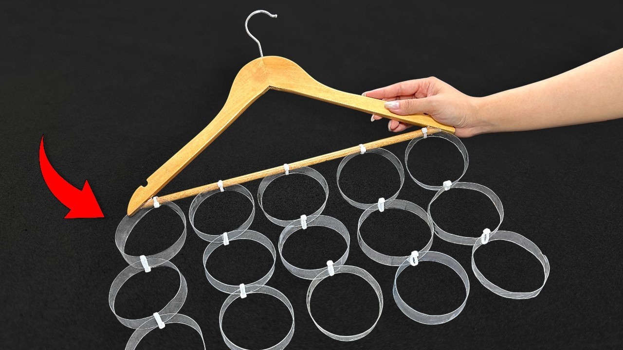 45 Amazing Tricks With Clothes Hangers That Are Really Useful