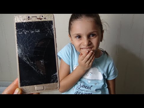 Lina Deney Yapmak İçin Annesinin Telefonunu Kırıp Parçaladı