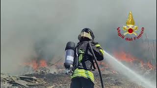Incendio Nel Campo Nomadi Fra Settimo San Pietro E Selargius