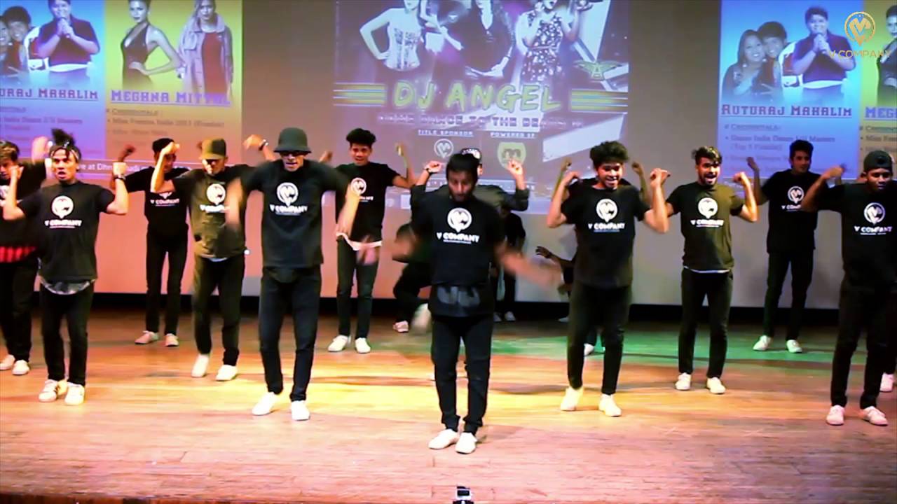 V COMPANY PERFORMING AT INDIRA COLLEGE, PUNE.