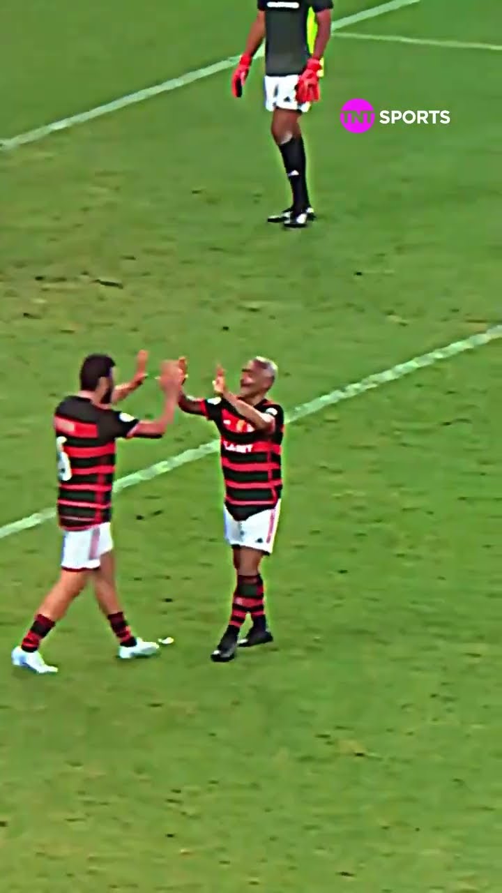 O BAIXINHO É FOD%! ROMÁRIO CRAVOU NA DESPEDIDA DO ADRIANO E VEZ A ALEGRIA DA TORCIDA!
