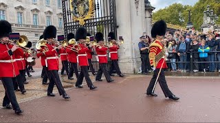 Changing the guard main gate  Buckingham palace