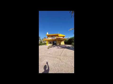 Este amplio chalet situado en el km 2,5 de la Manga del Mar menor