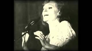 картинка: Анна Герман - Метелица (Вдоль по улице метелица метёт) | концерт