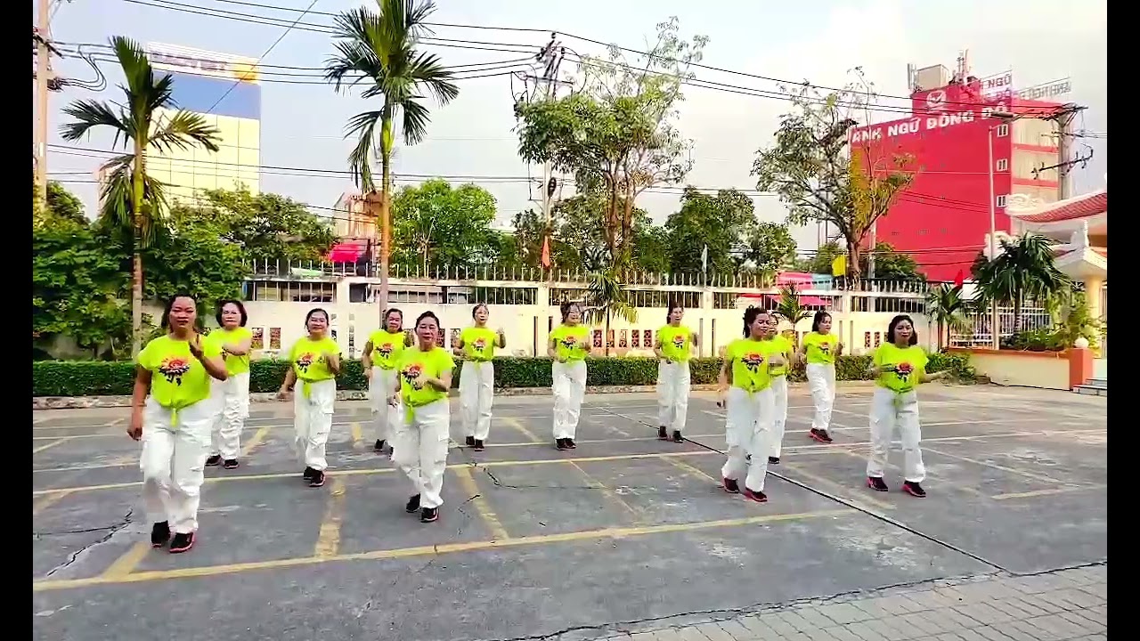 Bài dân vũ : 100 cuộc đời 💃💃💃 CLBDS ẤP ĐÔNGTiệc Mừng SN CLBDS Trung Chánh 🎉🎉🎉