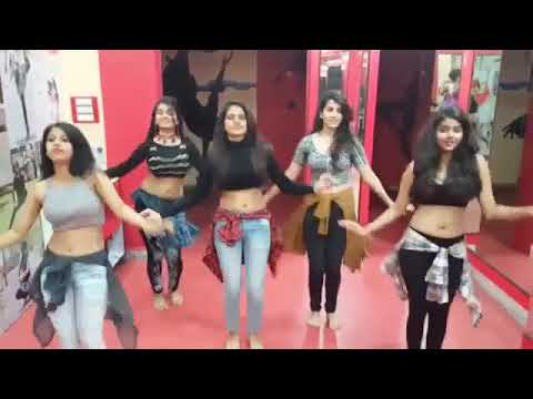 Belly dance in bhojpuri song