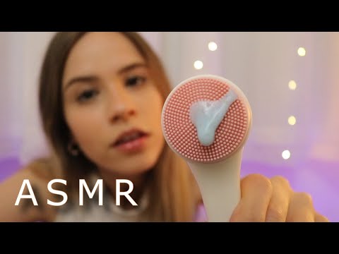 ASMR DURMA RECEBENDO LIMPEZA FACIAL