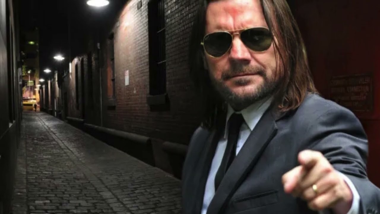 Исполнитель гимна AFL Footy Show Крис Доэни погиб в ужасной аварии