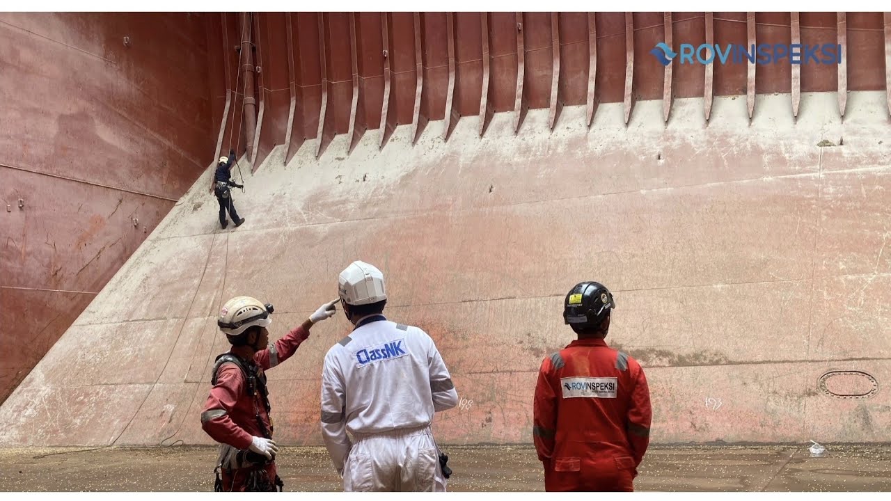 Bulk Carrier Closeup survey with RIT methods Drone and Rope access approved by ClassNK 
