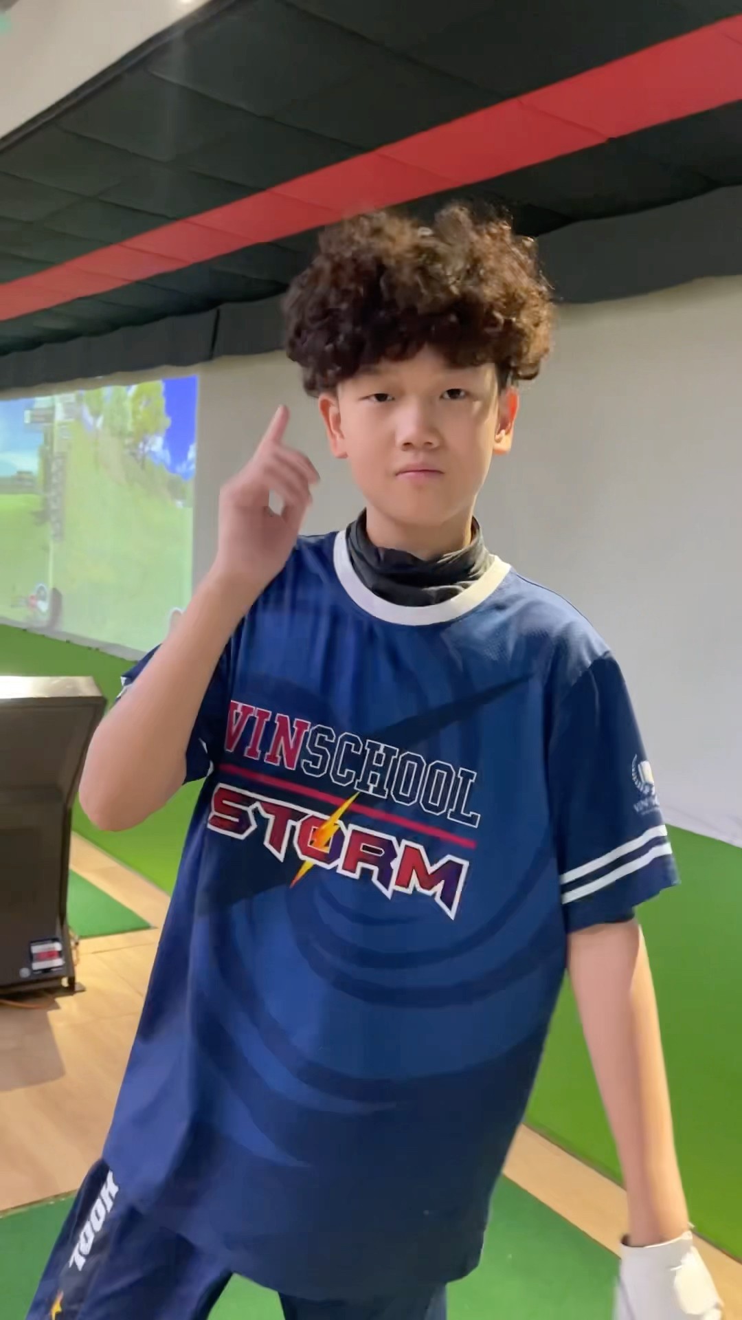 (Golf familyVN ) tại phòng tập golf 3D em có đánh xa và đẹp ?#golf #shorts