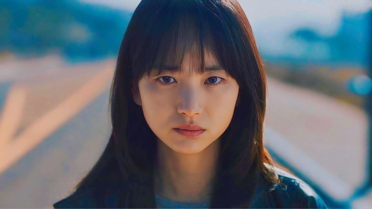 Девочка, которую родители чуть не убили за плохие оценки, возвращается домой спустя 10 лет, чтобы...