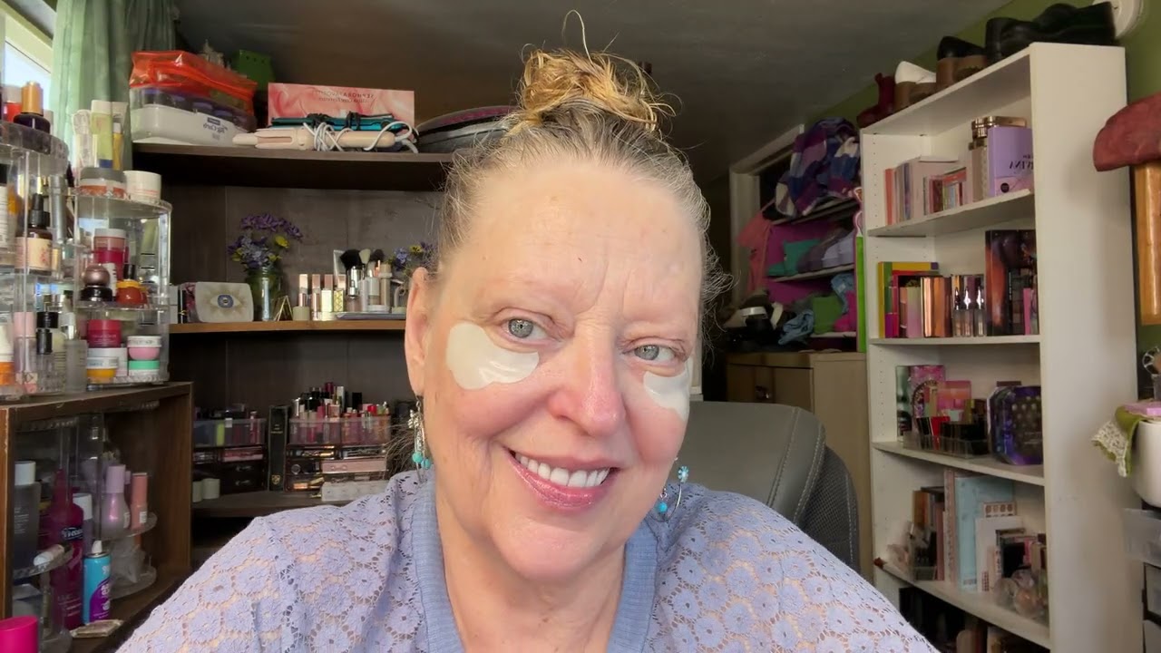 21 mins I turned camera on with zero plan. No script. No filter. Was gonna be makeup#hotmessexpress