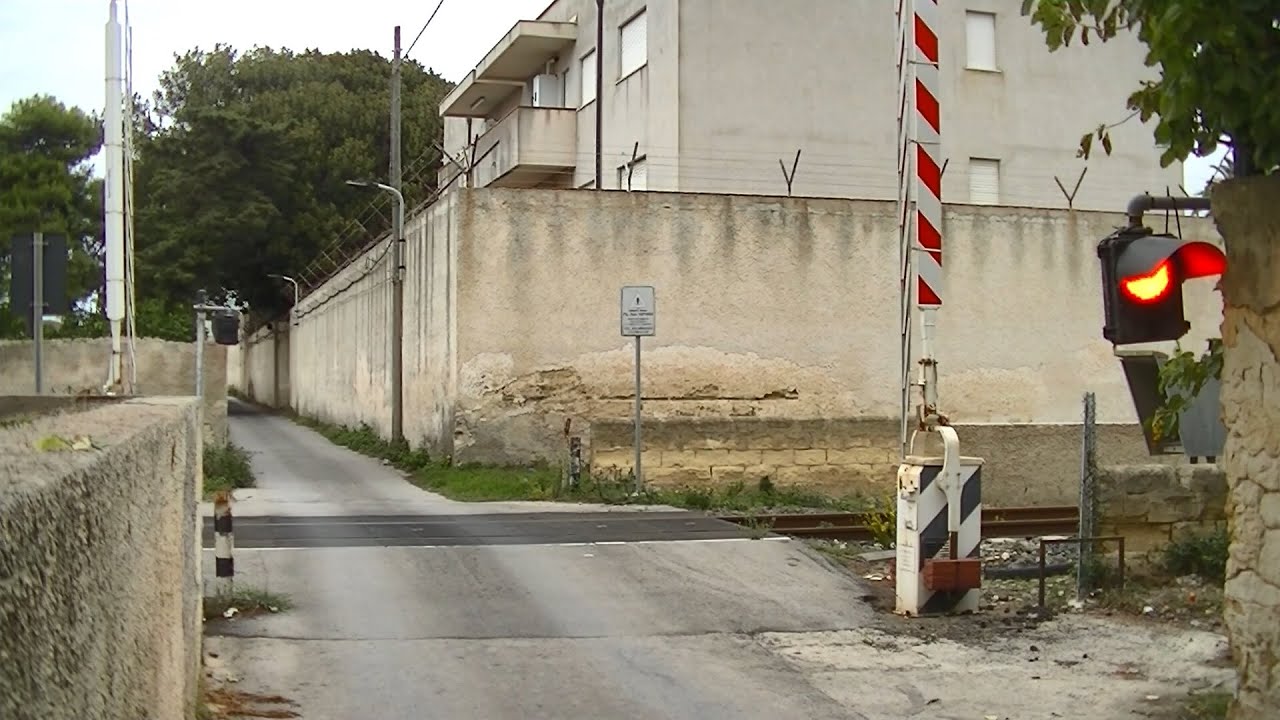 Spoorwegovergang Marsala (I) // Railroad crossing // Passaggio a livello