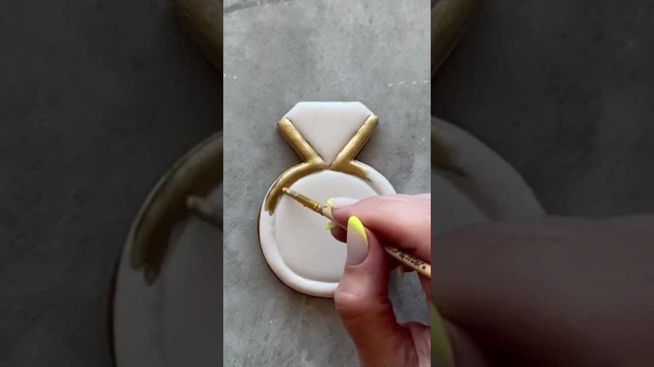 Wedding ring. Decorating cookie. 
