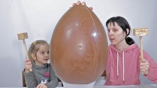GIGANTE UOVO DI PASQUA MAMMA E AMEL...