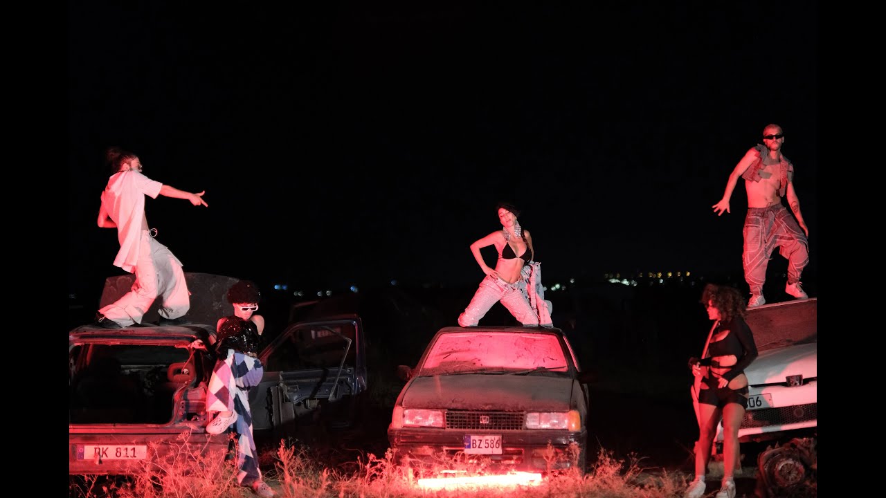 Hande Yener - Hop Hop (Official Video)