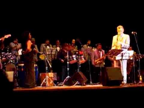 Eva Ayllon y Jean Pierre Magnet-(Europa)