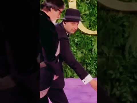 شوف الترحيب الكبير بالفنان الكبير اميتاب باتشان فى مهرجان Joy Awards