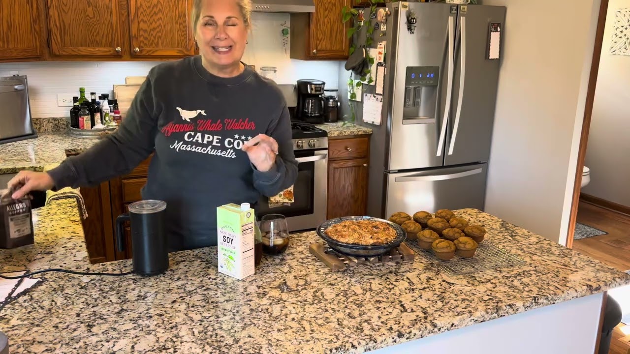 Afternoon iced coffee with cold foam 💚