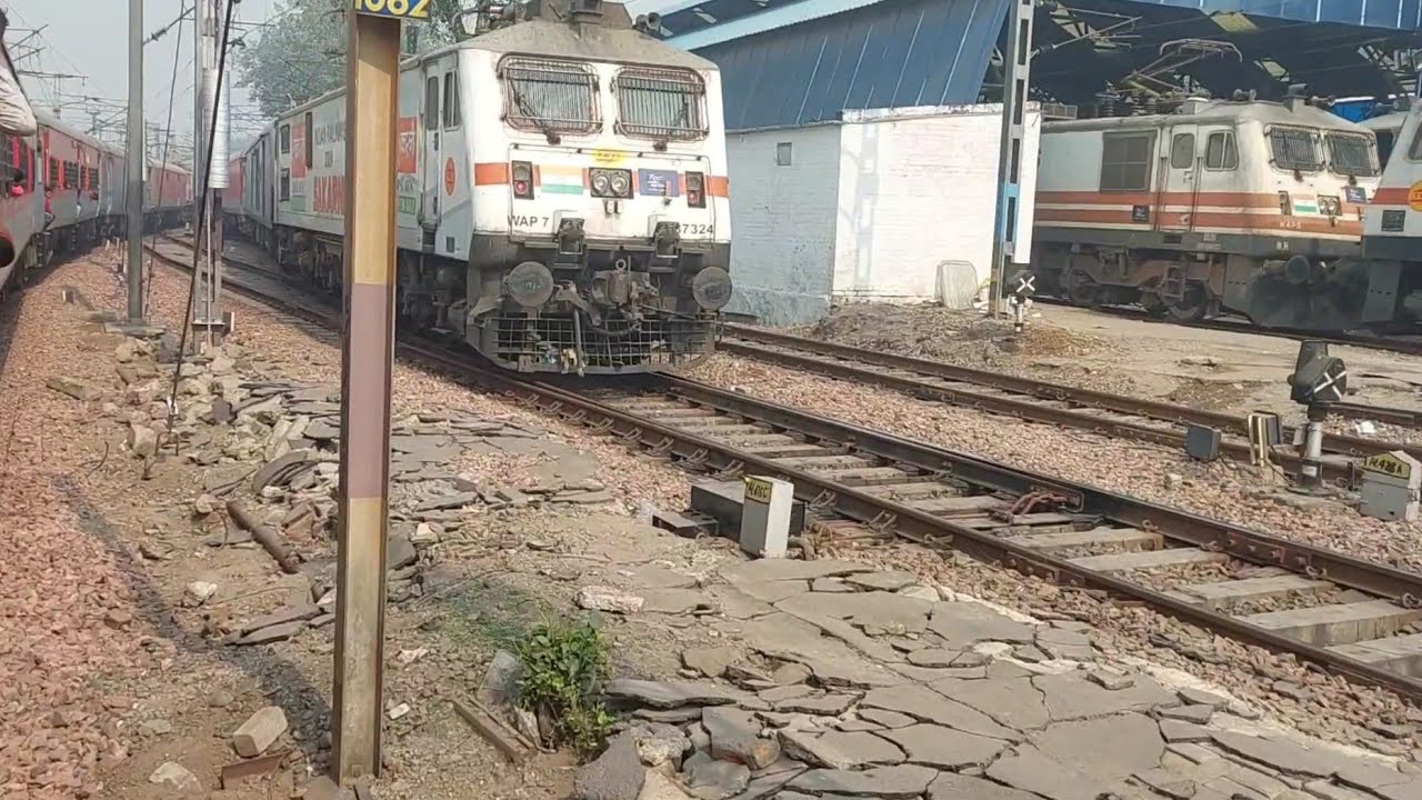 12926 Bandra Amritsar Paschim Express Departing from New Delhi and ...