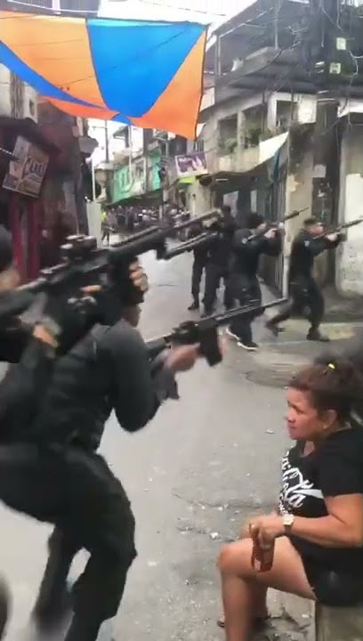 Operação na favela BOPE , e você tranquilo tomando sua cerveja!!!