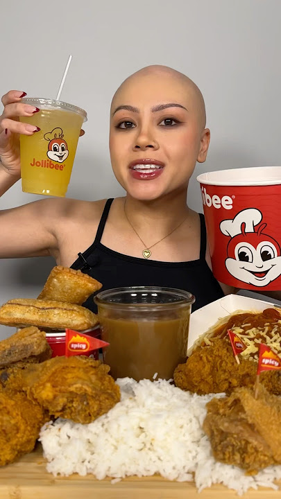 HOW TO EAT JOLIBEE🇵🇭🍗#shorts #mukbang #friedchicken #philippines