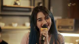 Arlida Putri  -  Top Topan