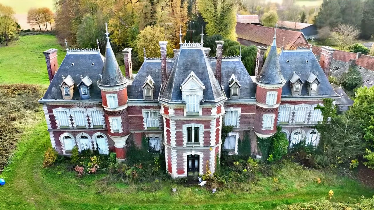 Family's Mansion ABANDONED For YEARS With EVERYTHING Left & Working Electricity