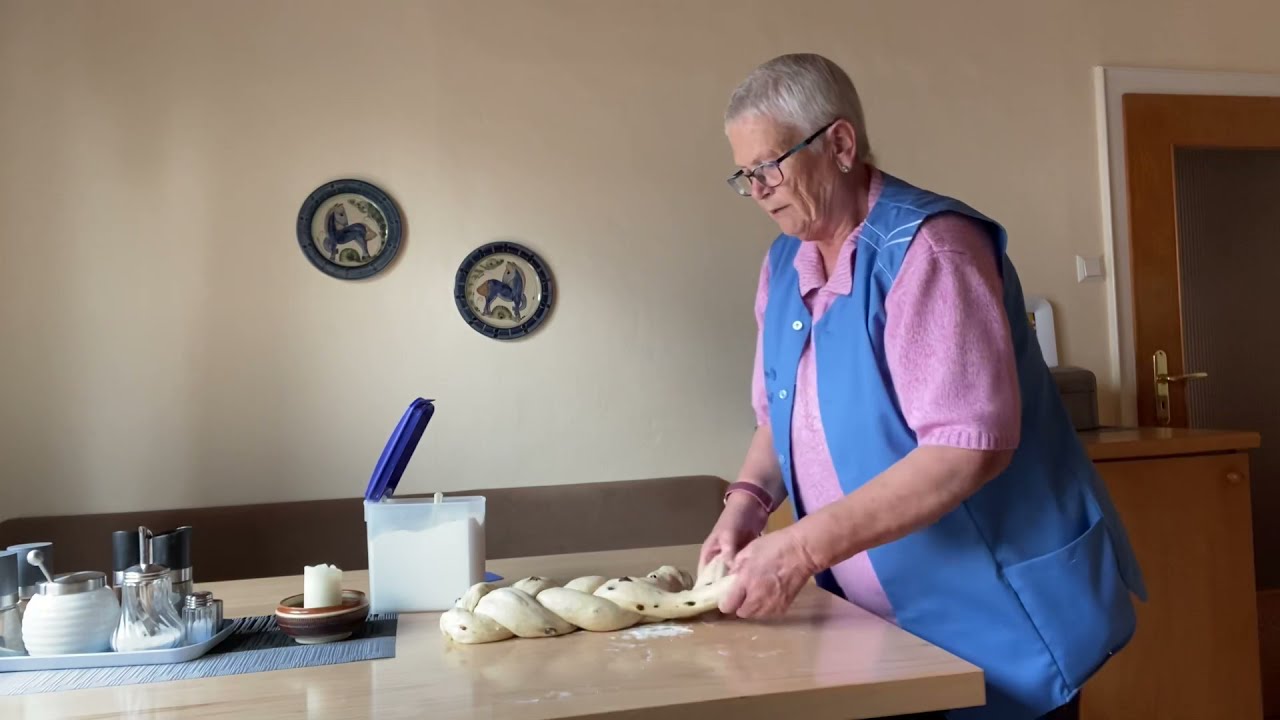 Oma Liesel‘s Hefezopf lecker und schnell gebacken 👍😋 - YouTube