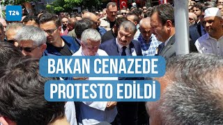 Sağlık Bakanı Fahrettin Koca Öldürülen Doktor Ekrem Karakayanın Cenaze Töreninde Protesto Edildi